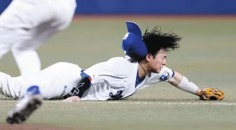 【中日】村松開人、守備で右手首強打のアクシデントで交代も軽症強調！！