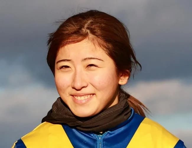 今村聖奈騎手♀（22）「（G1を勝って）やっとジョッキーになれたぁ☺😭」