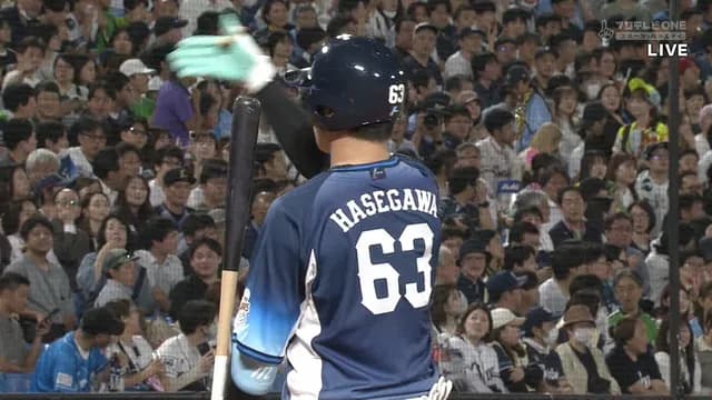 西武・長谷川、ポール際に特大ファールでリプレイ検証を要求