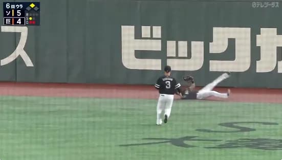 小久保監督、周東のファインプレーを絶賛「あいつしか捕れない。抜けていたら同点だった」