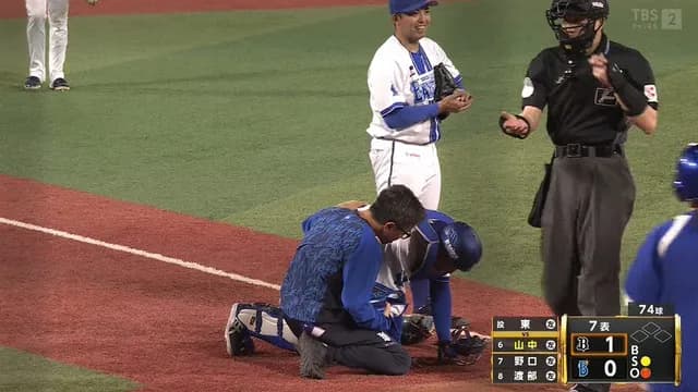 DeNA・松尾、またまた急所へ・・・　東がニヤつきながら手当て