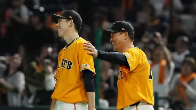 戸郷、解放される「代行なのでね。勝利ボールはあげない」と笑顔で橋上監督代行をイジる