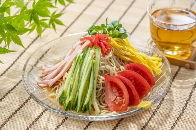 冷やし中華←こいつの具材の一部を変更して『不味くて無理』から『まあ普通に食える』食べ物にするスレ