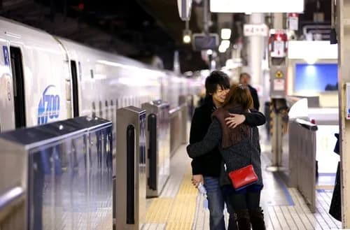 【悲報】識者さん「カップルに嫉妬して殺意が芽生える弱者男性って世の中にめちゃくちゃいるからな」・・・・・・・・・