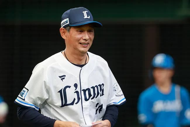 宝物「新庄監督5年でチーム再建すげー！！」 西口監督「1年で再建しましたが？😅」