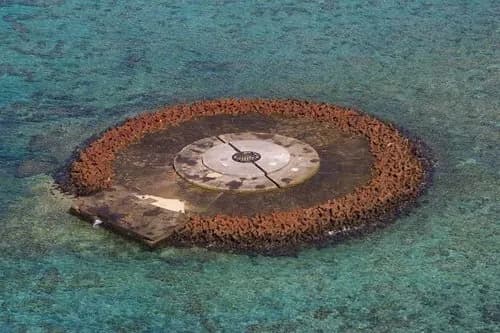 【困惑】世界「沖ノ鳥島は岩」日本「どう見ても島！」日本人「岩だよなぁ」・・・・・・・・・