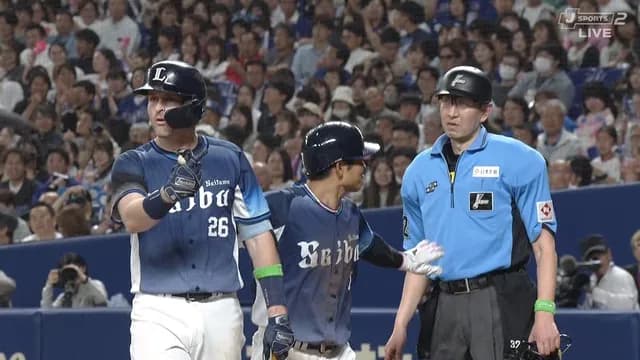 西武・ネビン、ブチギレバット投げ！！ 退場になりそうなのを桑原が止める