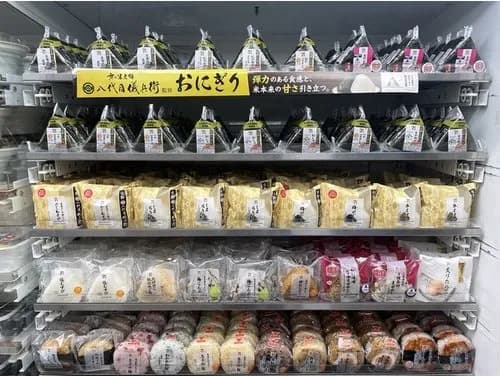 【悲報】コンビニおにぎりさん、ガチで買わなくなったよな・・・・・・・・・