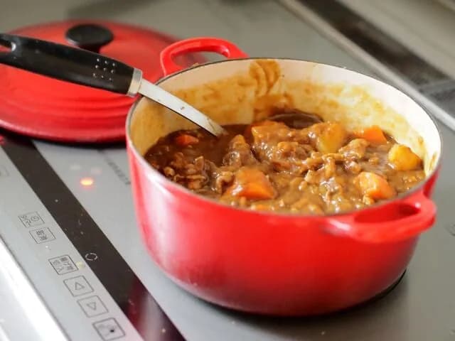 カレーに合う肉、牛肉か豚肉か鶏肉かひき肉どれや？