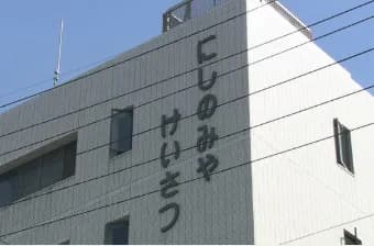 【悲報】29歳女性、400ccバイクの教習中に標識の柱へ激突し死亡・・・・・