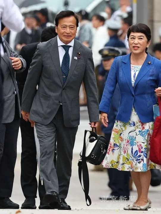 【画像】参議院初登院のラサール石井（69）かっこいい…