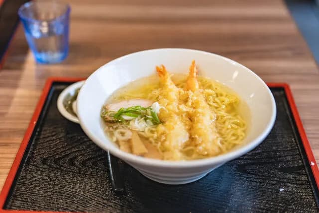 天ぷらうどんやそばがあるのに、天ぷらラーメンがない理由(わけ)