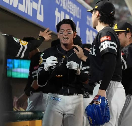 ソフトバンク連覇王手！柳町が逆転勝利呼ぶ自己新5号2ラン、近藤で同点、栗原V打　上沢が粘りの12勝目