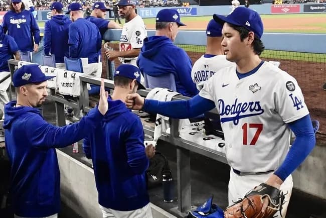 「なんで笑っているんだ」大谷翔平が実行した深夜の点滴　米記者が伝えた延長18回→二刀流先発の舞台裏「まだ治療が必要だった」