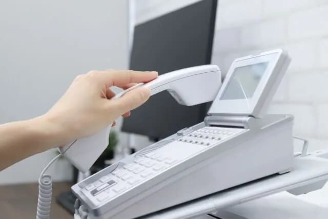 電話「プルルルルル」新入社員「ヒェ！電話が鳴ってるううううぅ！！」