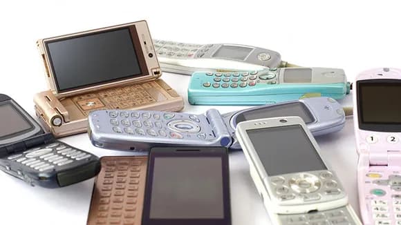 【悲報】ガラケーの名作ゲーム、全てネットの海に消えてしまう・・・・・