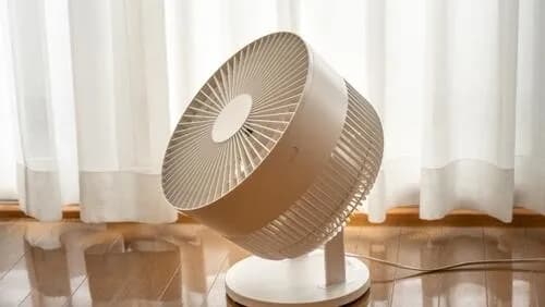 【悲報】「1秒で室温-20℃！」爆売れサーキュレーター、実際は『ただのそよ風』だった・・・・・