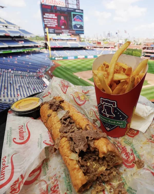 大谷翔平が好物と明かした「チーズステーキ」とは...スタッフも絶賛「あれはアメージングだよ」