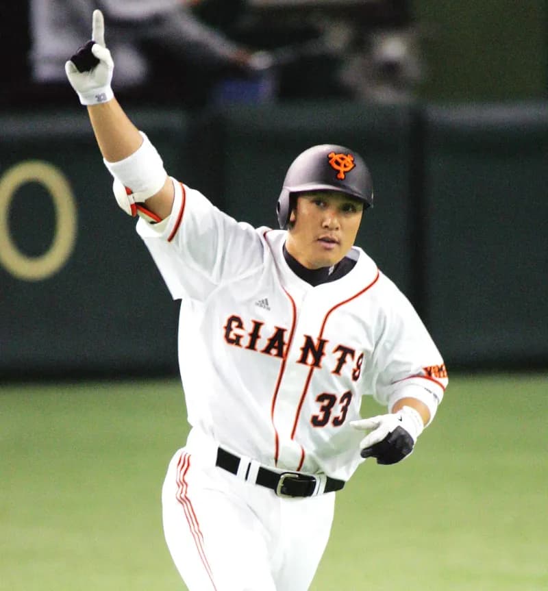 秋季キャンプで、OBの李承ヨプ氏(火へんに華)が臨時コーチ