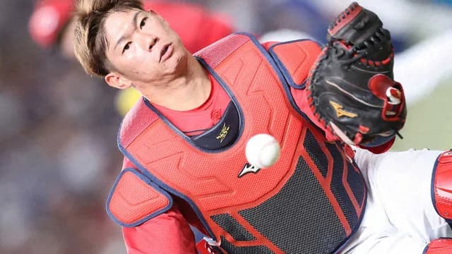 カープ坂倉将吾が痛恨落球「あれは捕らないと」新井監督「周りももっと声を出してあげるべき」