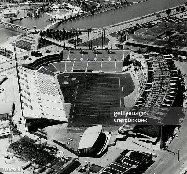 【画像】ブルージェイズの旧球場、気持ち悪いカタチをしていた