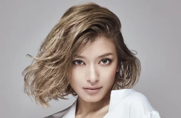 【悲報】ローラさん、この世の真理に気づいてしまうｗｗｗｗｗ