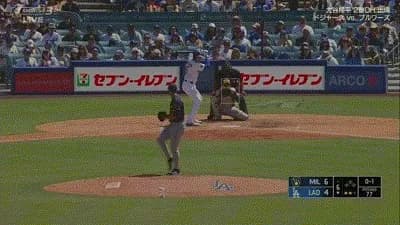 ド軍激震、フリーマンが死球で途中交代…左手首に直撃