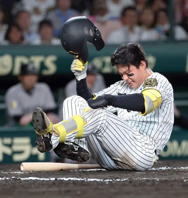 【阪神】森下翔太が負傷交代　試合後は左足を引きずる　藤川監督「あしたになってみないと分からない」