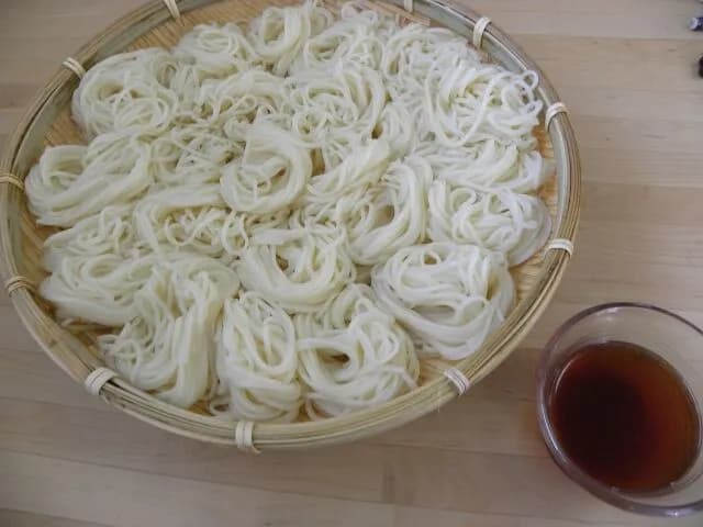 「そうめん」と「ひやむぎ」の違い