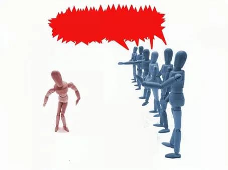 【悲報】2025年になっても大人の女優さん、職業として認められない模様・・・・・