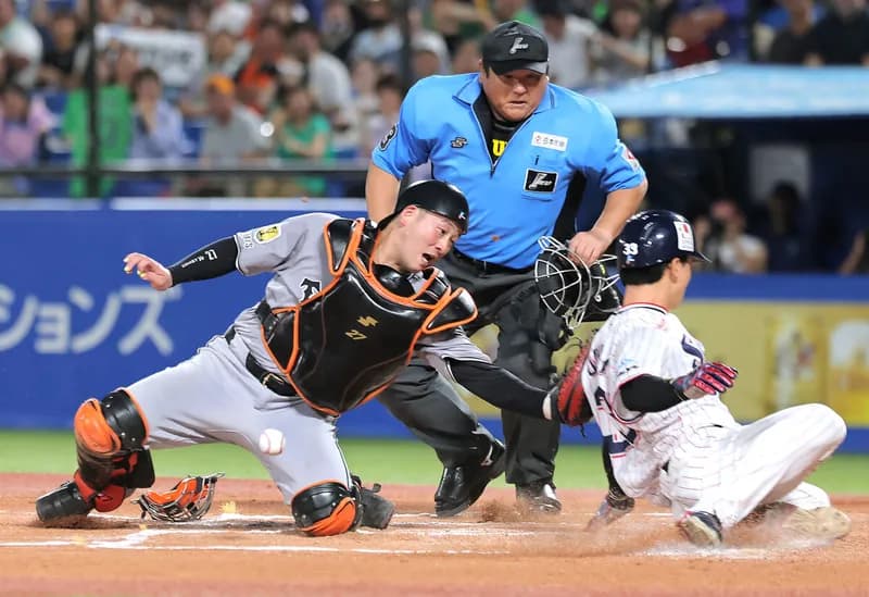 岸田 捕ってたら アウトだったのに