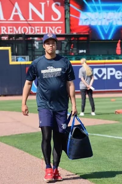 【画像】ヤクルト、青柳さんの腹