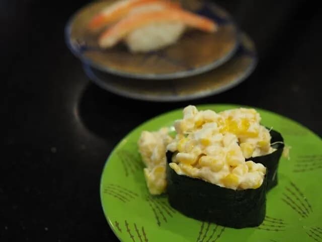 回転寿司でコーンマヨ軍艦とかサラダ軍艦とか食べてるおじさんいるでしょ