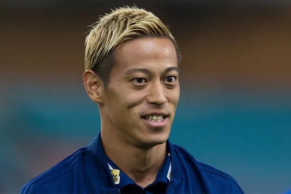 【朗報】本田圭佑さん、野球初心者なのに軟式球で100mの飛球を打つｗｗｗｗｗｗｗｗｗｗｗ