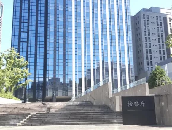 【悲報】男性３人に睡眠薬飲ませ性的暴行、女子大事務職員を起訴・・・・・・