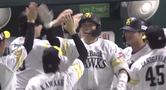 中村晃のタイムリーで勝ち越し！！さらに野村勇のホームランでさらに追加点！！