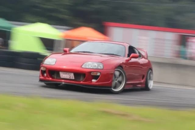 一昔前のスポーツカーなんやけど