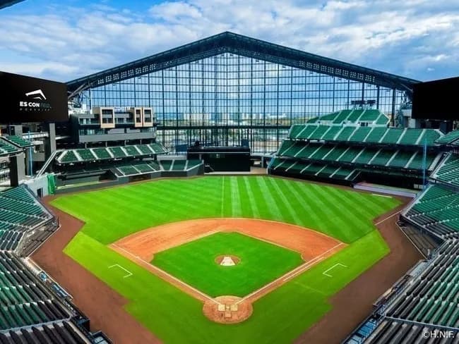 コンサドーレ「エスコンでサッカーしてもいいけどフィールドが狭いんだよなあ」