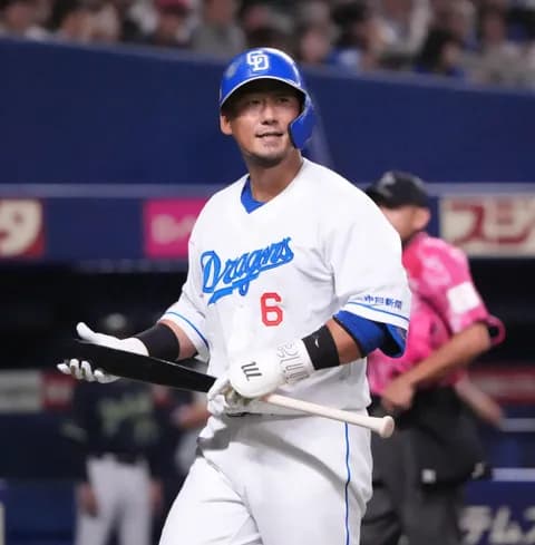 中田翔、涙なく笑顔で交代　引退試合で拍手に包まれる　打席ではオール直球で３球三振