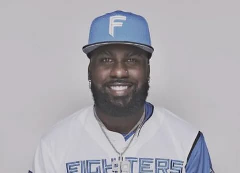 日本ハム・レイエス、詰まった一塁後方への打球を適時二塁打に「めちゃ足速い！」