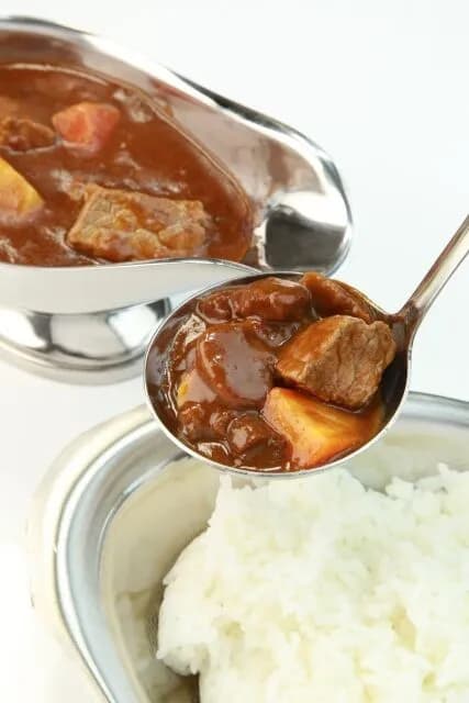 カレーに使う肉の部位教えてちな牛肉は高いから無しで