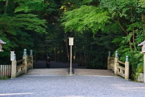 【疑問】伊勢神宮vs出雲大社強いのはどっち・・・・・・？