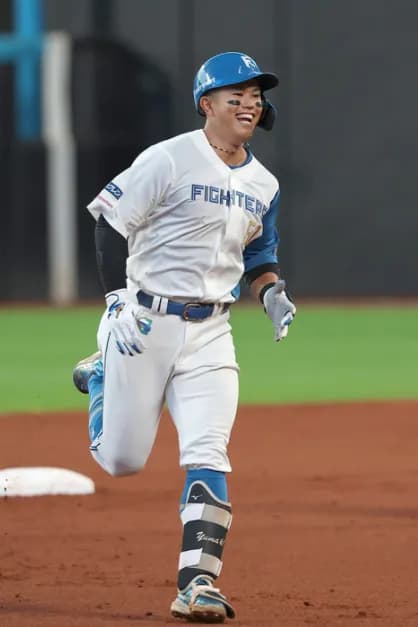 日本ハム・今川優馬が3試合ぶりとなる2号ソロ「最後まで気を引き締めて、執念で戦います」