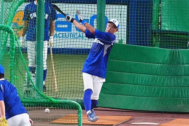 イチローさん(51)ナゴドでのバッティング練習で柵越え連発