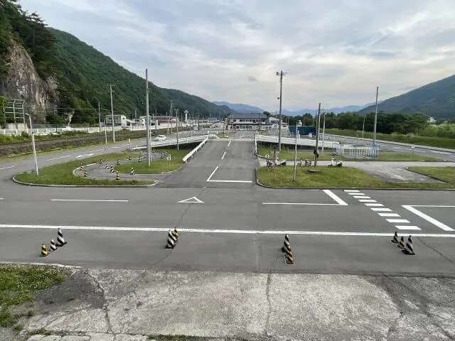 教習所通ってるんやが、バック駐車が全然できないんやが