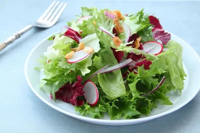 ワイサラダ食べる時に何もかけないんだが変かな？