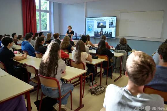 【悲報】フランス「虐めの加害者を授業中に逮捕するの楽しすぎて草」