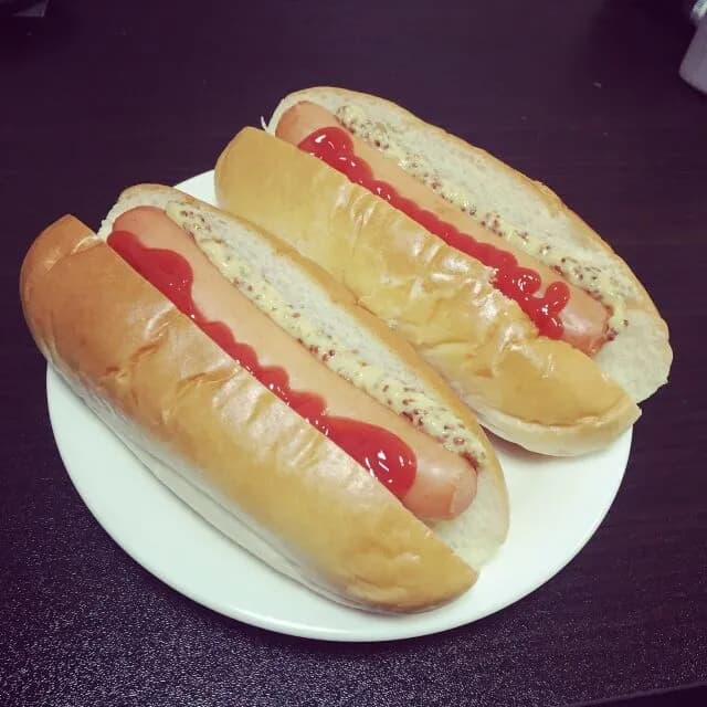 ホットドッグ🌭←こいつ昼に食べるイメージあるけど朝食にこそ向いてるよな