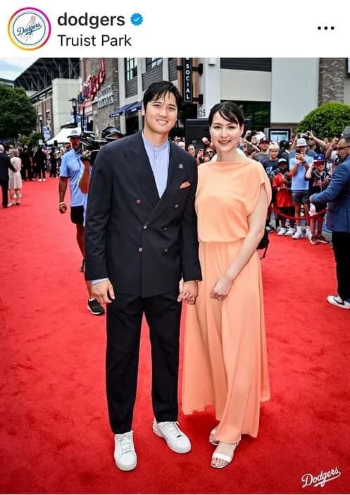 【MLB】大谷翔平、真美子夫人　レッドカーペットに登場！　第1子出産後のスレンダーな姿に「産後とは思えん」「母になってより綺麗に」