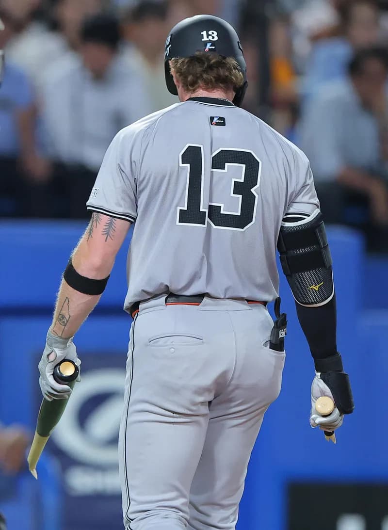 バットを折るキャベッジ